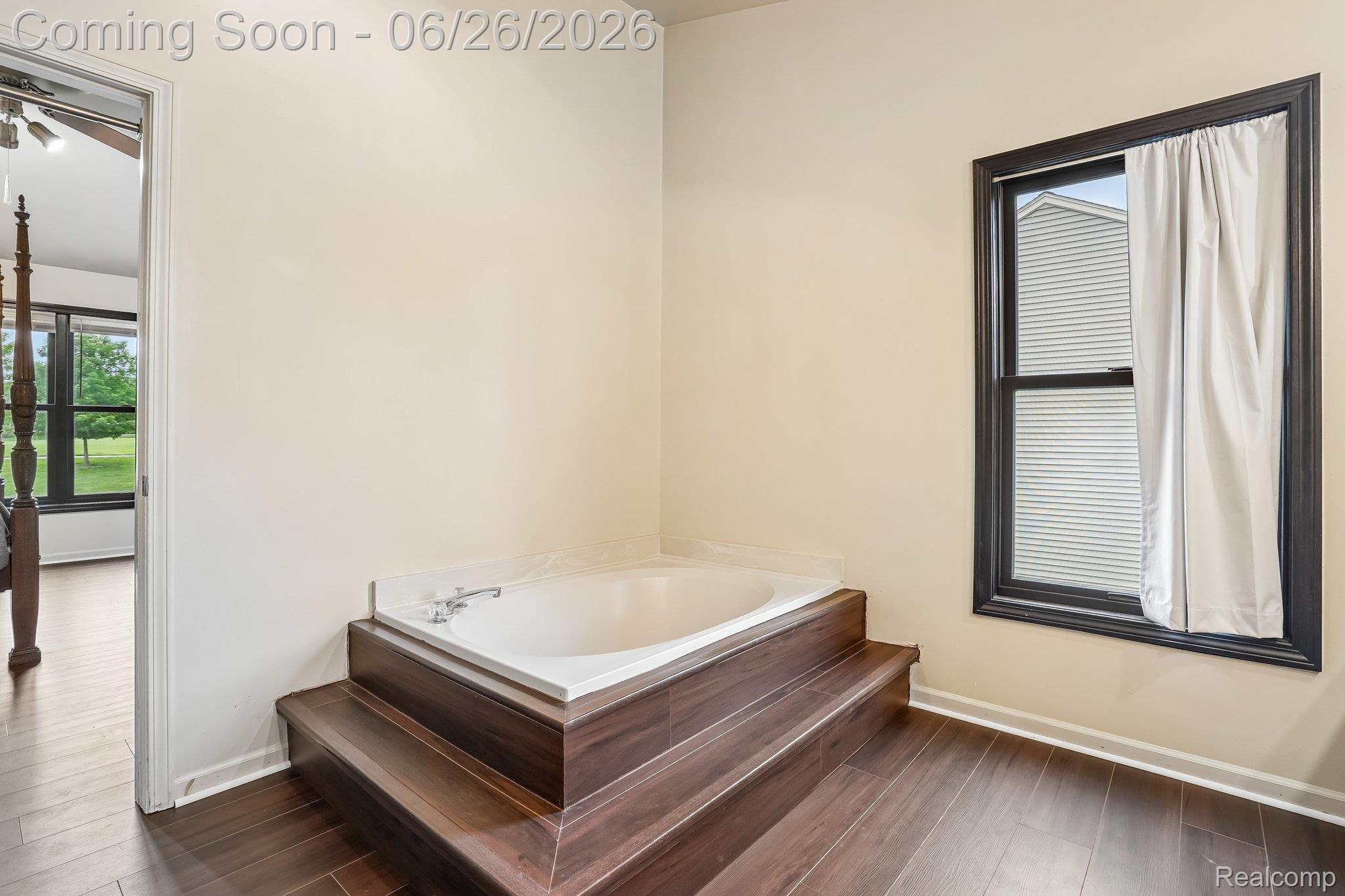 1687 Grandview Drive Rochester, MI 48306 - Photo 33 of 45 Primary bedroom bathroom
