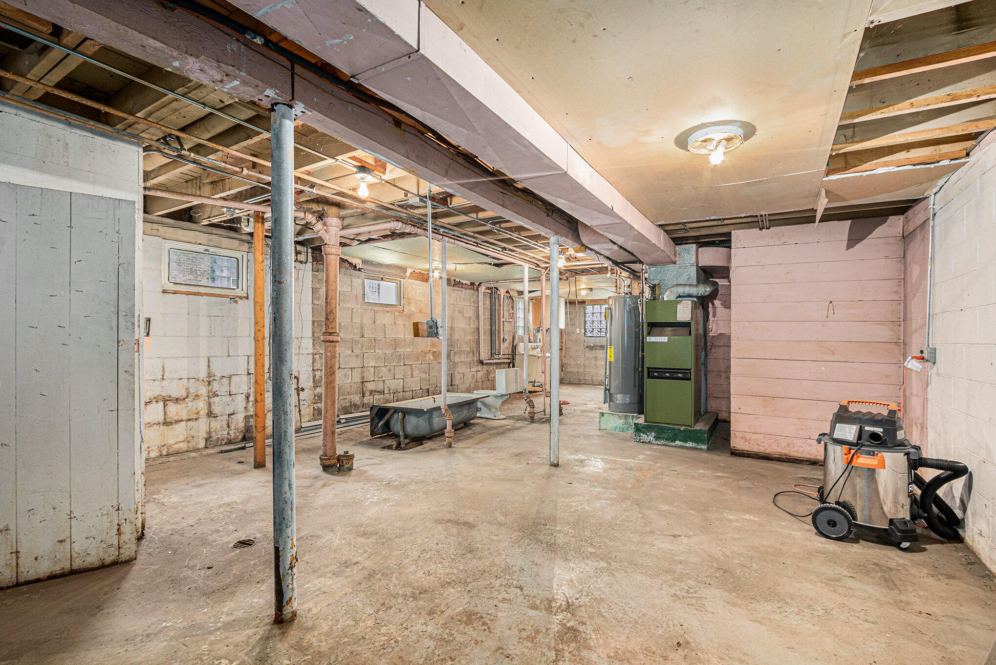 5259 State Line Avenue Hammond, IN 46320 - Photo 13 of 17 a view of a room with gym equipment