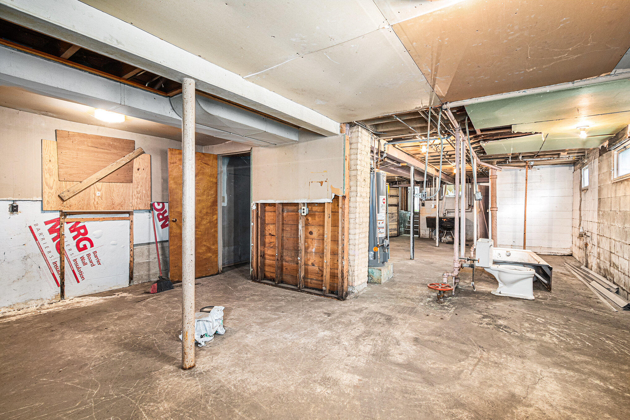 5259 State Line Avenue Hammond, IN 46320 - Photo 14 of 17 a view of a room with gym equipment