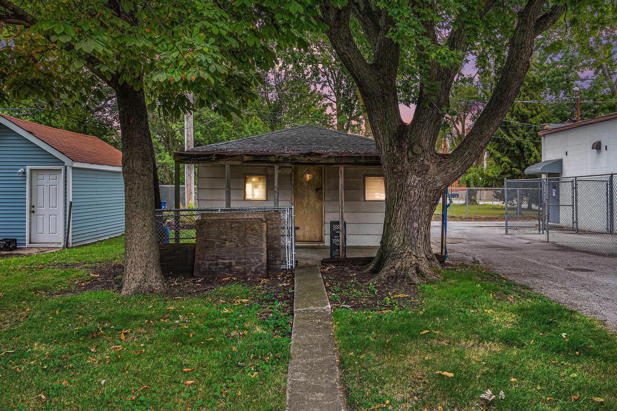 5259 State Line Avenue Hammond, IN 46320 - Photo 16 of 17 a front view of a house with garden