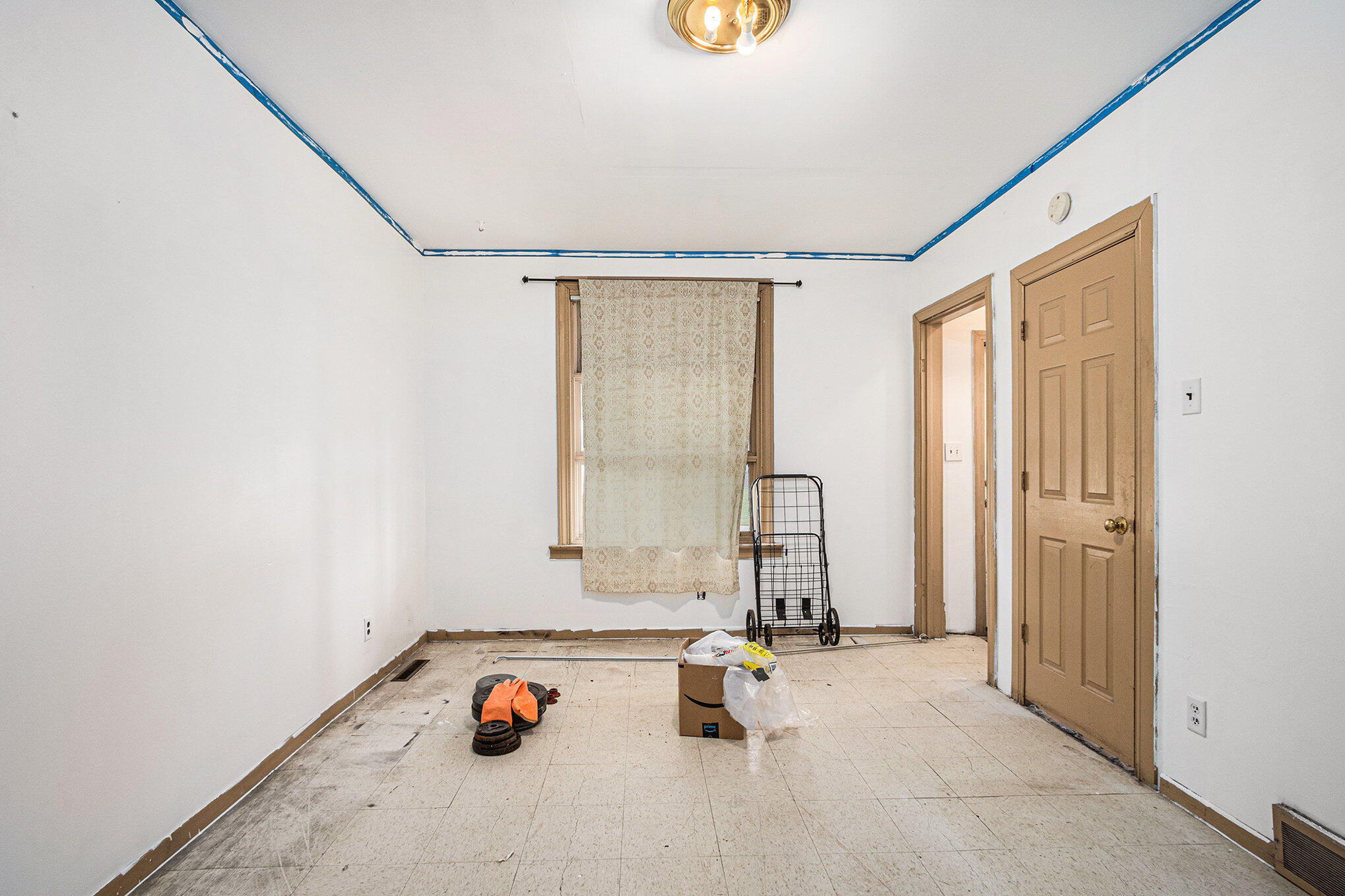 5259 State Line Avenue Hammond, IN 46320 - Photo 6 of 17 an empty room with windows