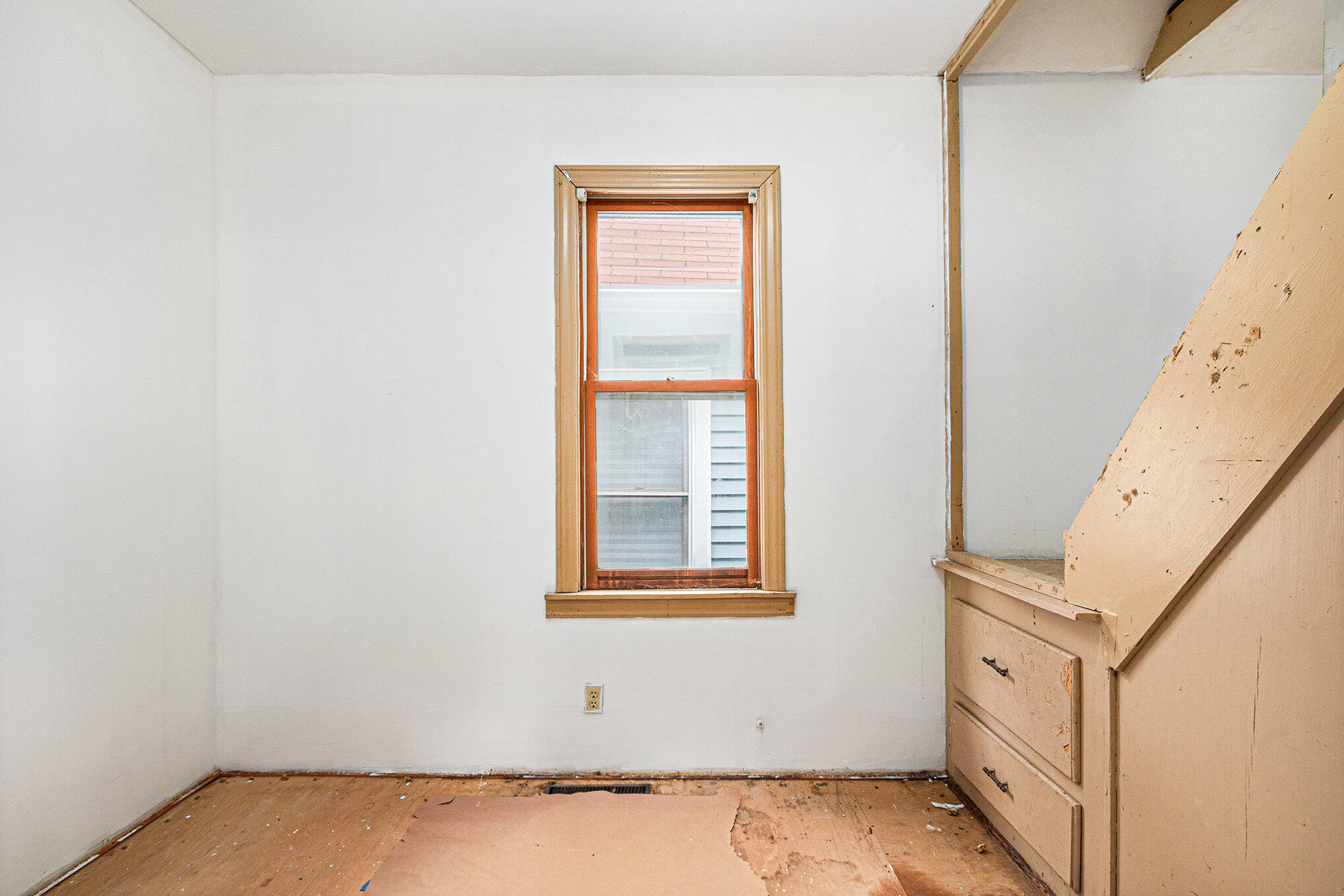 5259 State Line Avenue Hammond, IN 46320 - Photo 7 of 17 a view of an entryway with wooden floor