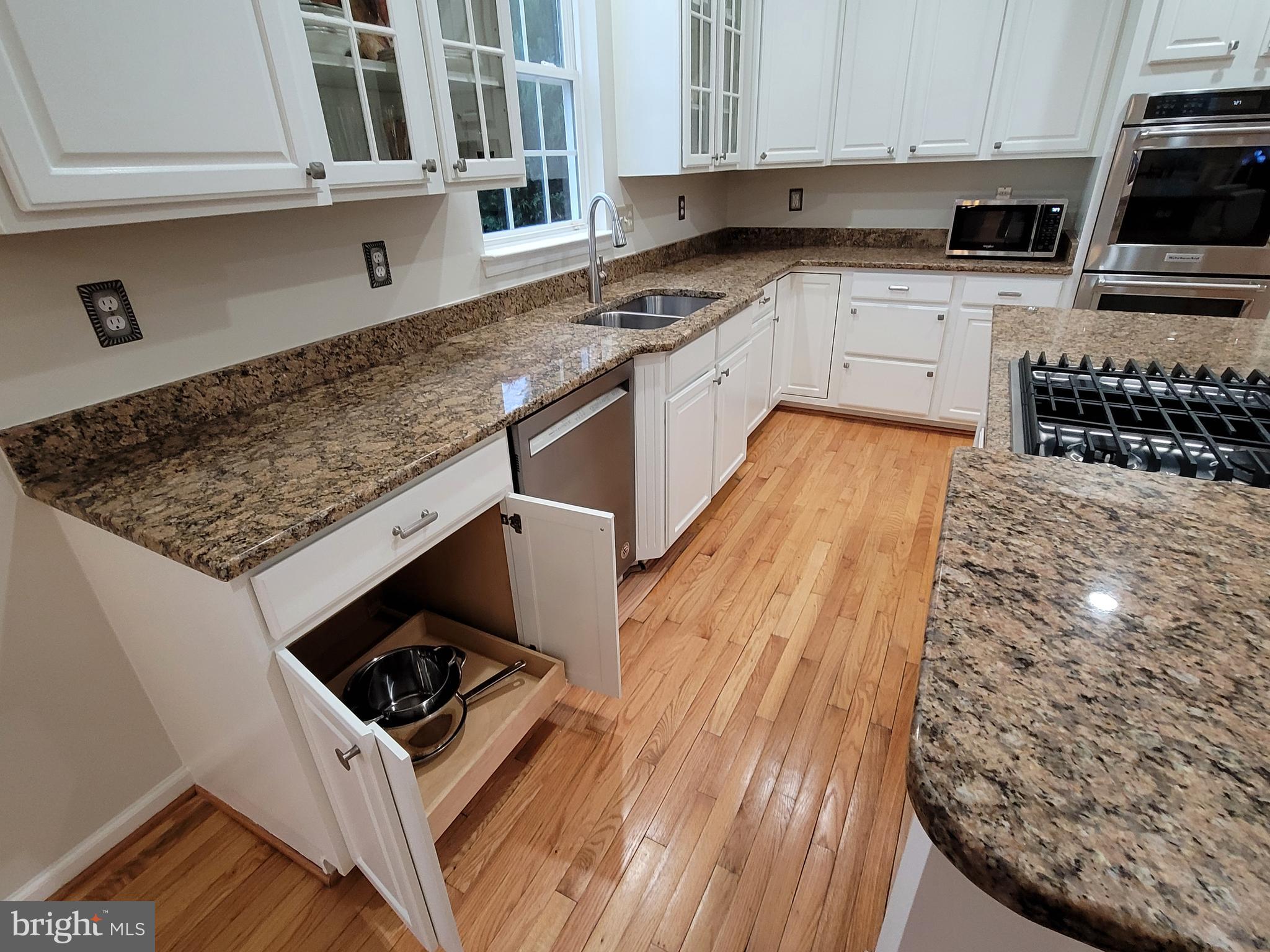 25917 Spring Farm Circle Chantilly, VA 20152 - Photo 9 of 45