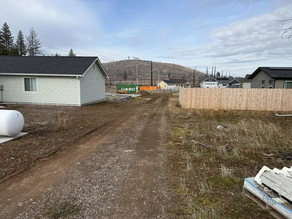 a view of a backyard of the house