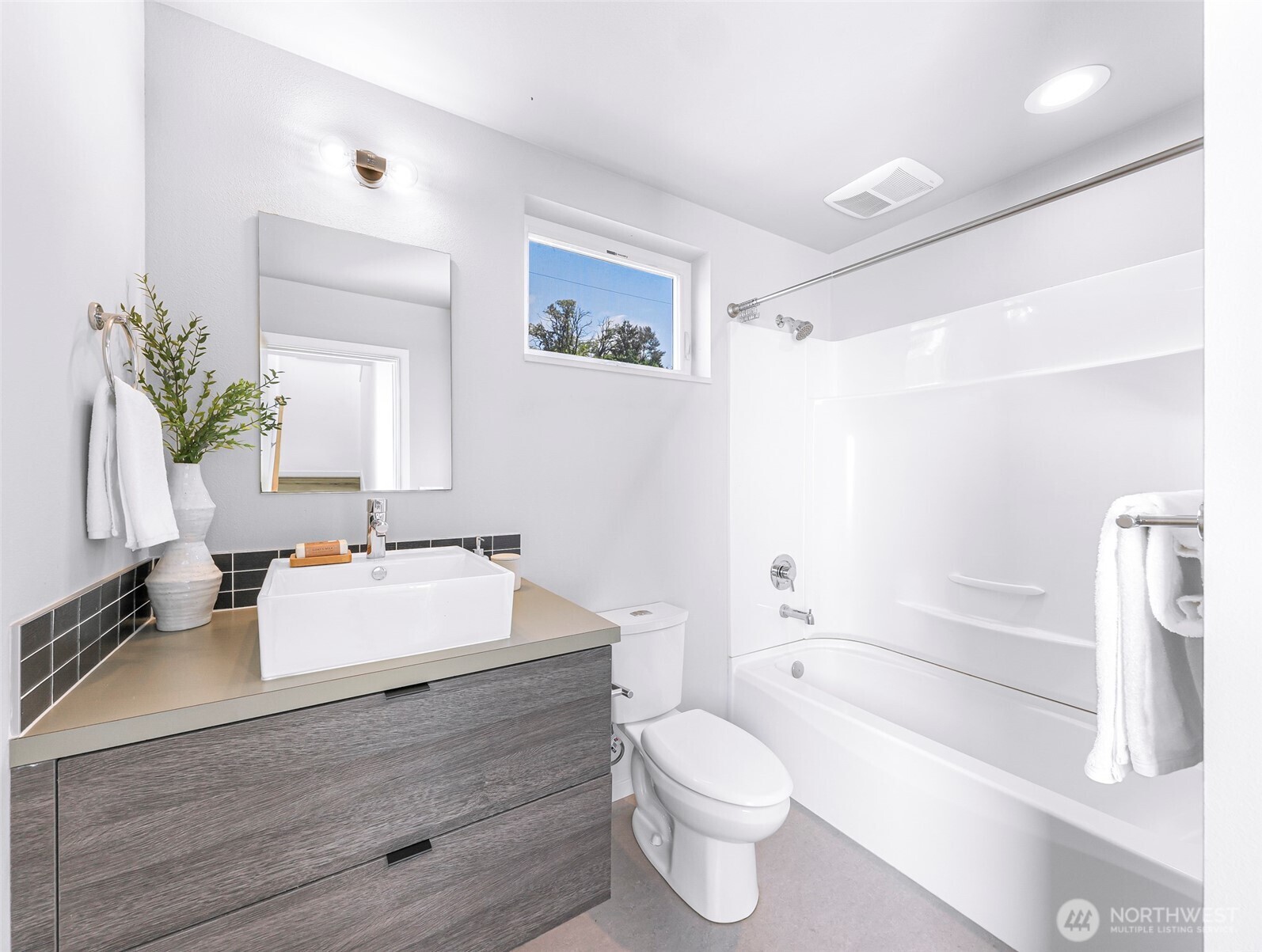 4757 Delridge Way Southwest Seattle, WA 98106 - Photo 15 of 28 Gallery Image 15