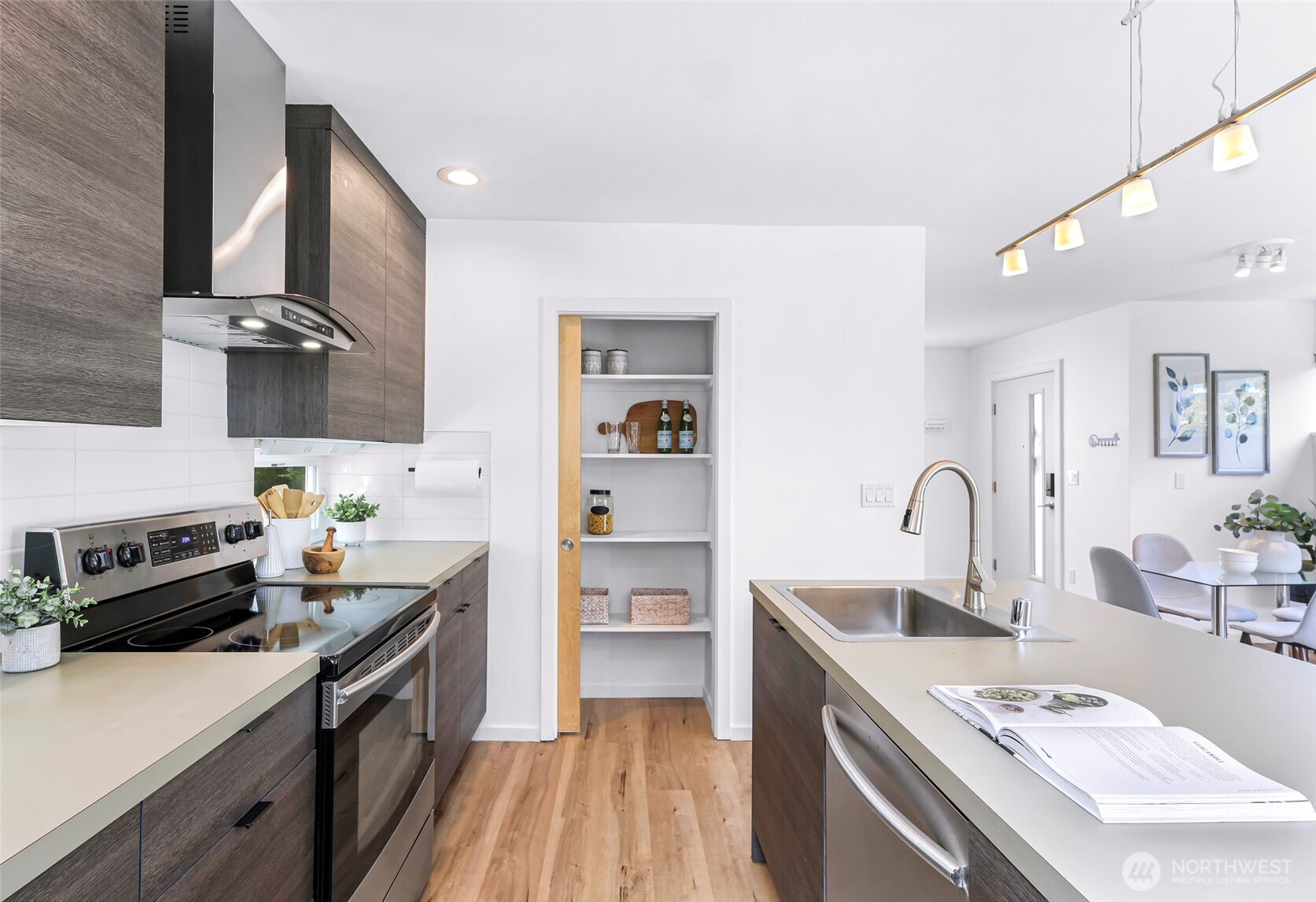 4757 Delridge Way Southwest Seattle, WA 98106 - Photo 6 of 28 Gallery Image 6