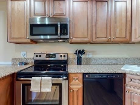 $2,352 | 77845 California Drive, Unit D7, Palm Desert, CA 92211