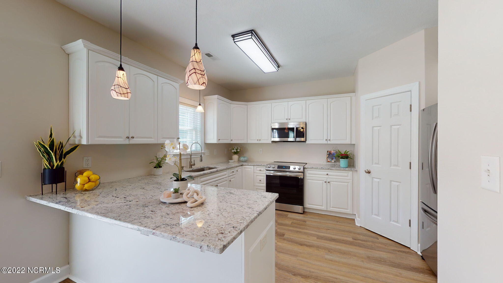 200 Bell Ridge Lane Hubert, NC 28539 - Photo 13 of 59 Spacious kitchen w/ New GORGEOUS Granite counter tops, & new LED kitchen light.