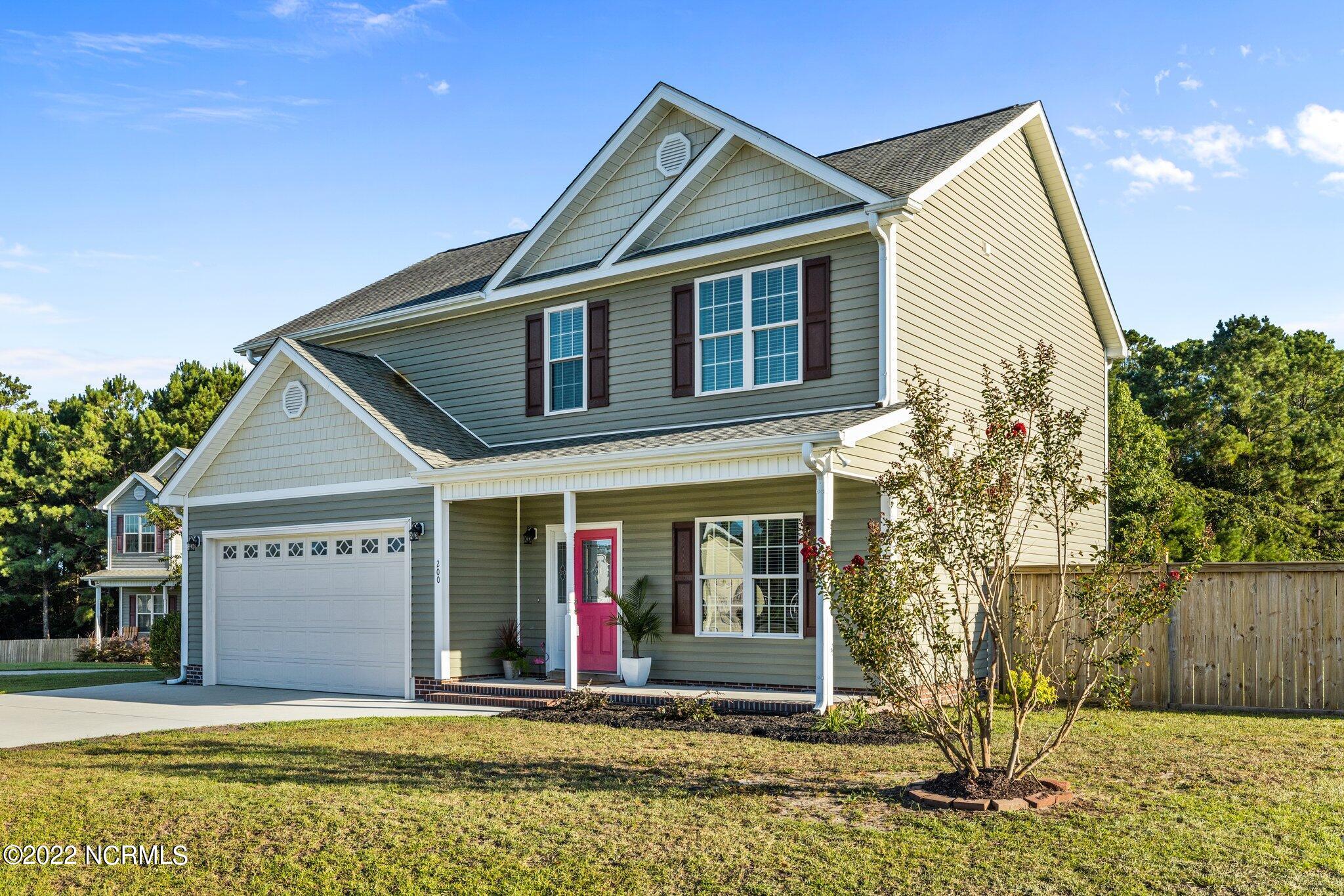 200 Bell Ridge Lane Hubert, NC 28539 - Photo 3 of 59 This 2145 HSF home sits on a .38 acre, corner lot in a friendly cul-de-sac community.