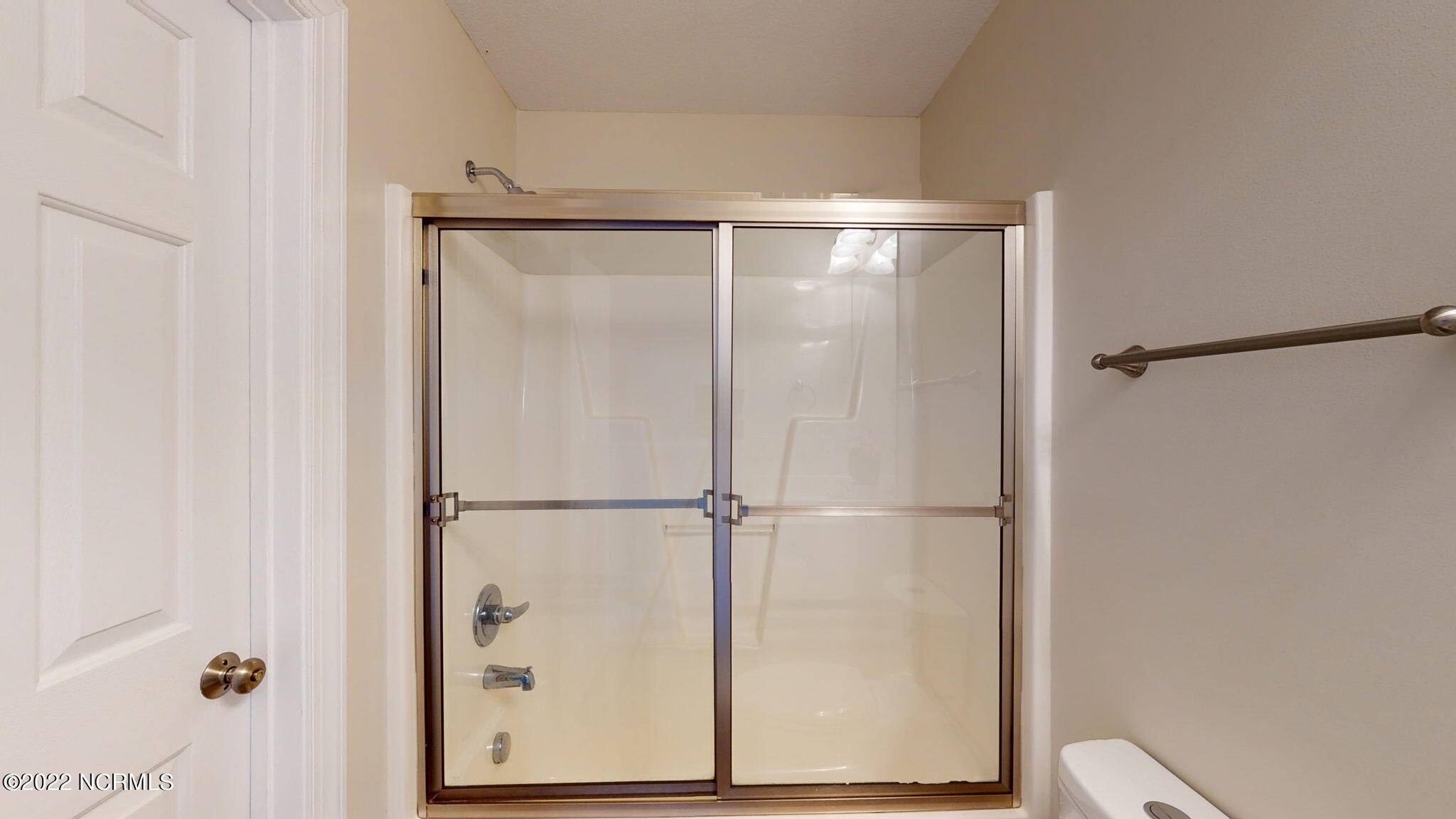 200 Bell Ridge Lane Hubert, NC 28539 - Photo 36 of 59 Glass shower doors.