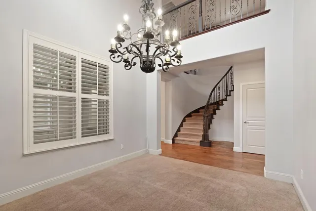 a view of a livingroom with window