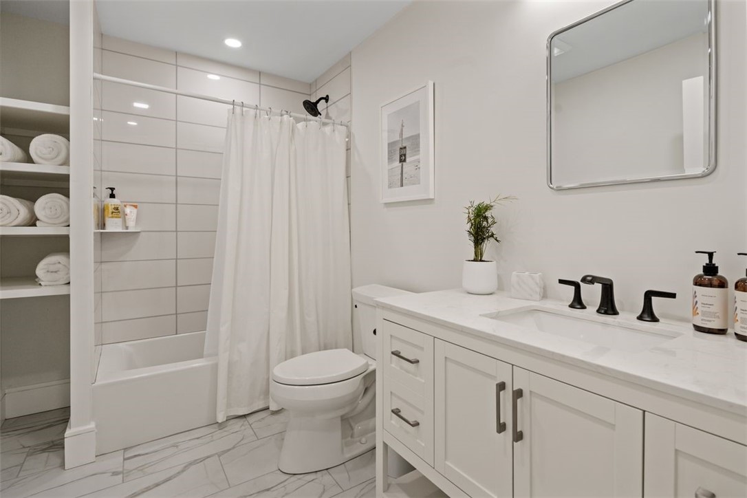 2 Eastnor Road, Unit D Newport, RI 02840 - Photo 7 of 24