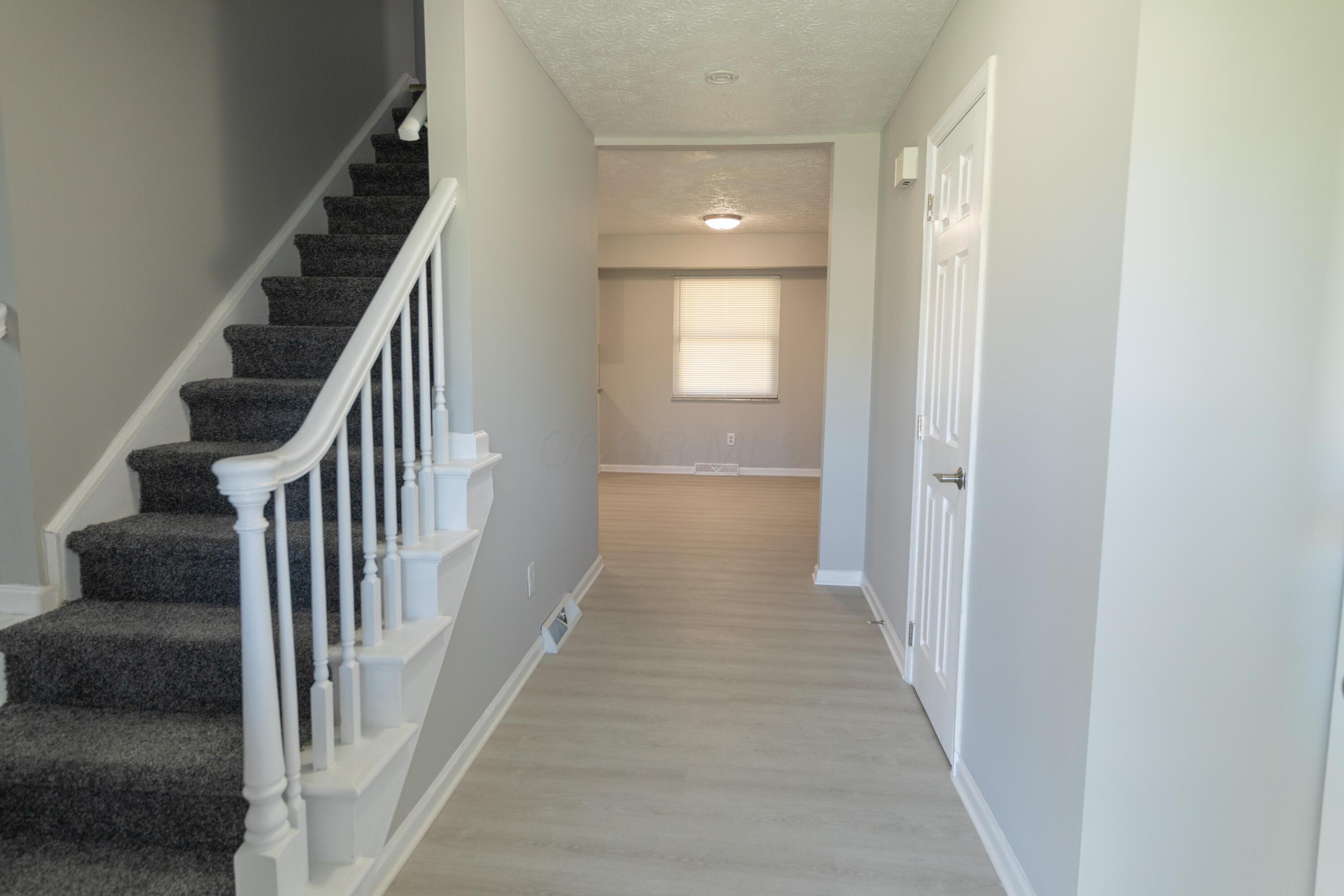 2114 Baldwin Road Reynoldsburg, OH 43068 - Photo 11 of 34 Entry