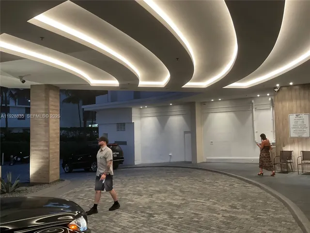 $5,000 | 2301 Collins Avenue, Unit 704, Miami Beach, FL 33139