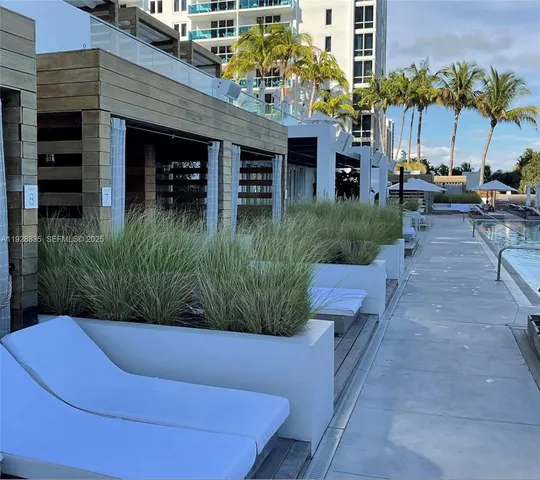 $5,000 | 2301 Collins Avenue, Unit 704, Miami Beach, FL 33139