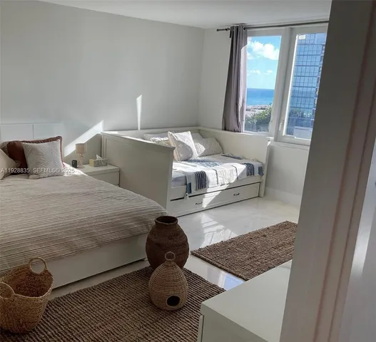 $5,000 | 2301 Collins Avenue, Unit 704, Miami Beach, FL 33139