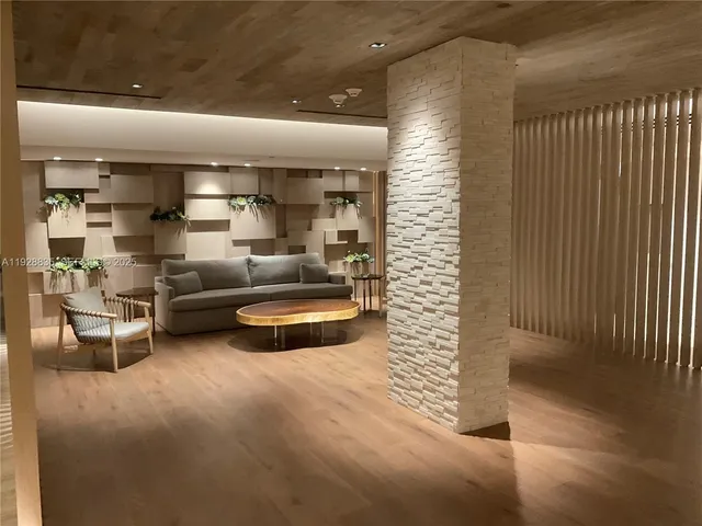 $5,000 | 2301 Collins Avenue, Unit 704, Miami Beach, FL 33139