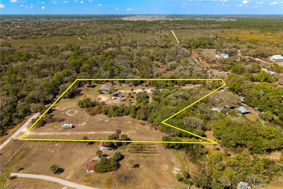 18890 Fox Run Road Alva, FL 33920 - Photo 45 of 50 a view of a balcony with an ocean