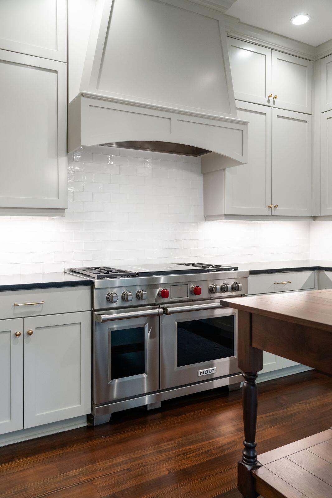 69 King Street Charleston, SC 29401 - Photo 22 of 83 Wolf Stove/Oven