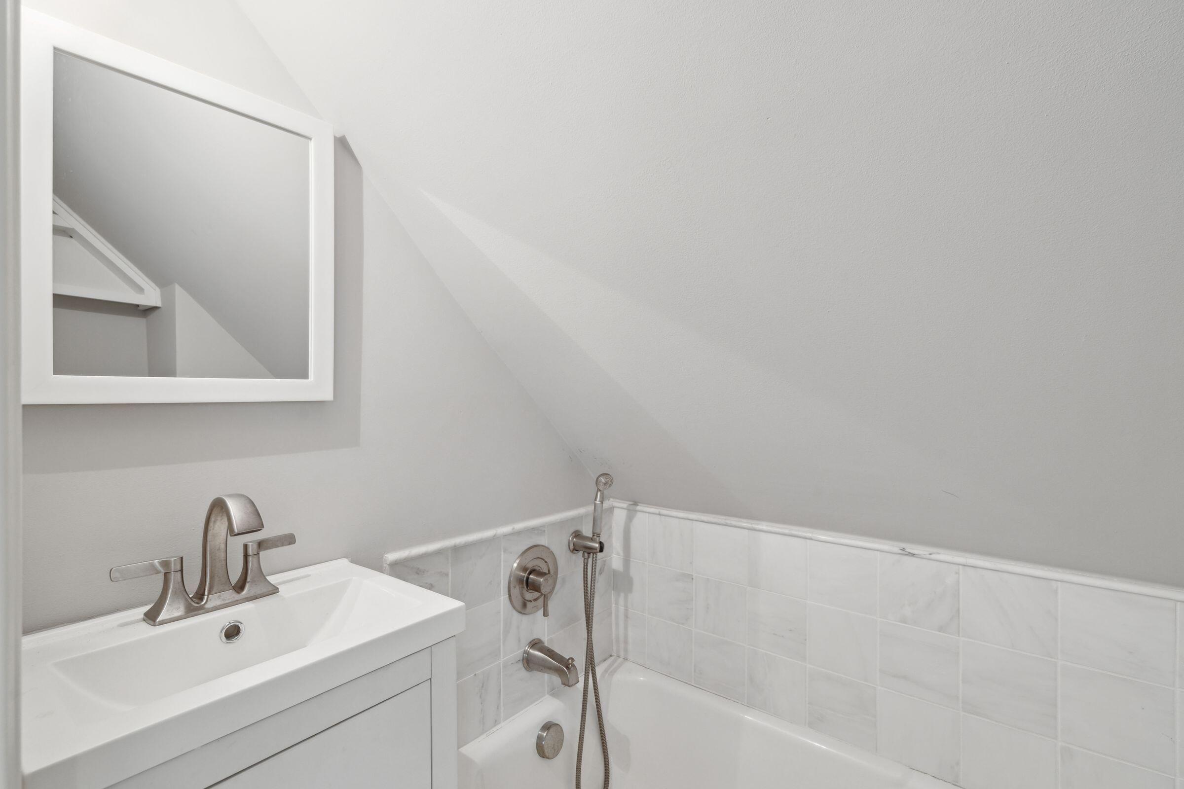 69 King Street Charleston, SC 29401 - Photo 61 of 83 3rd Floor Bathroom