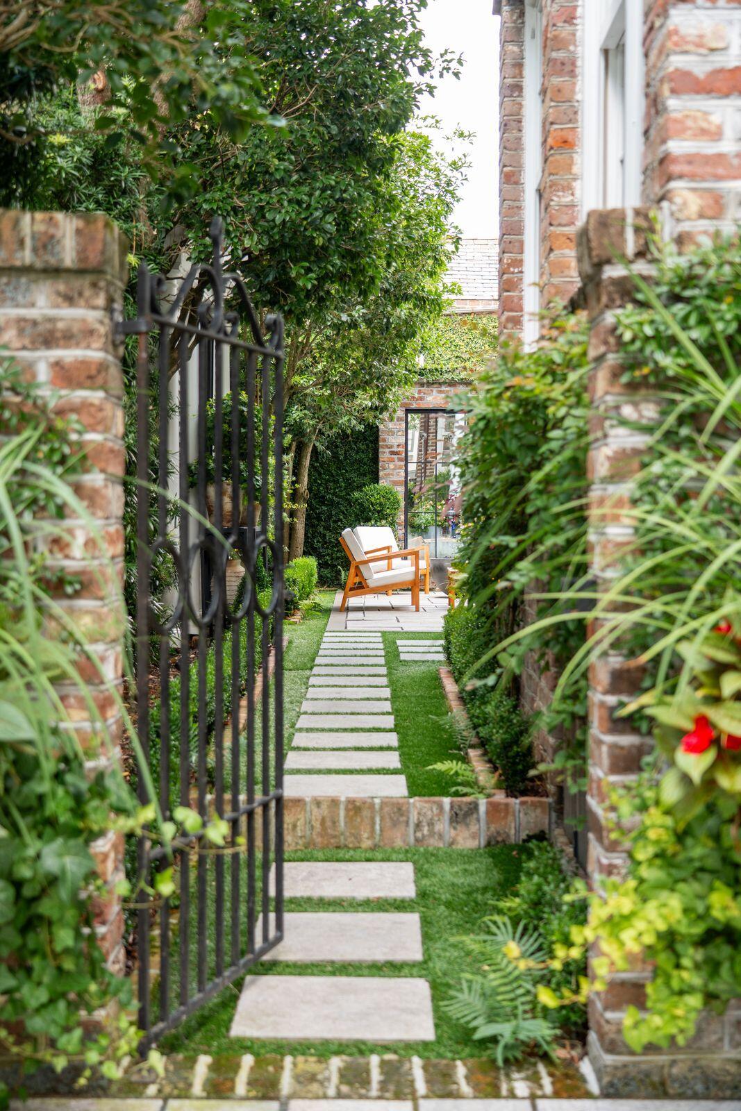 69 King Street Charleston, SC 29401 - Photo 67 of 83 Pathway to Back