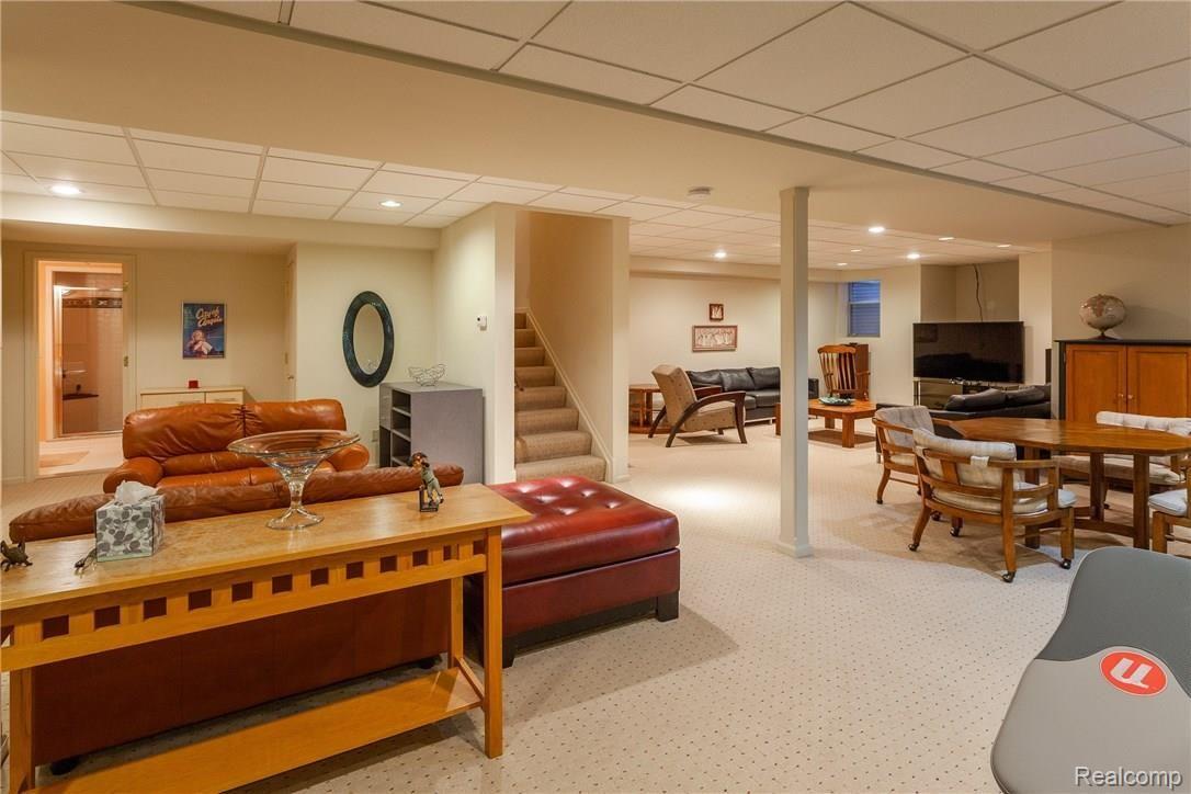 698 Southfield Road Birmingham, MI 48009 - Photo 29 of 39 IMG_5425.jpg
