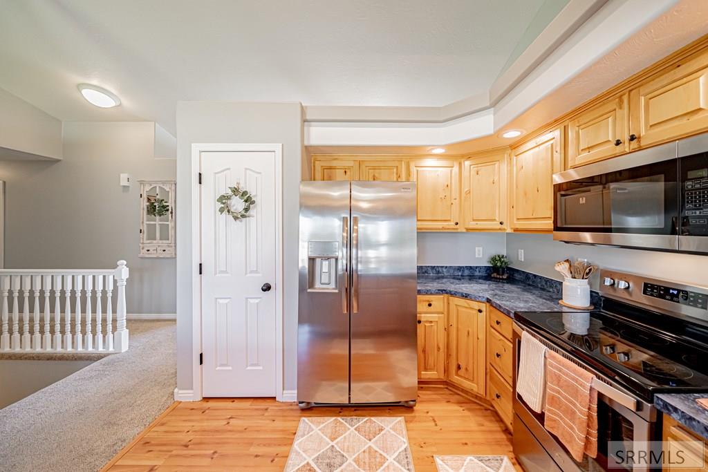 3947 Jordan Circle Ammon, ID 83406 - Photo 23 of 81 Kitchen