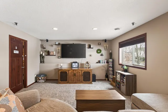 $459,900 | 1125 Bridle Creek Drive, Jordan, MN 55352