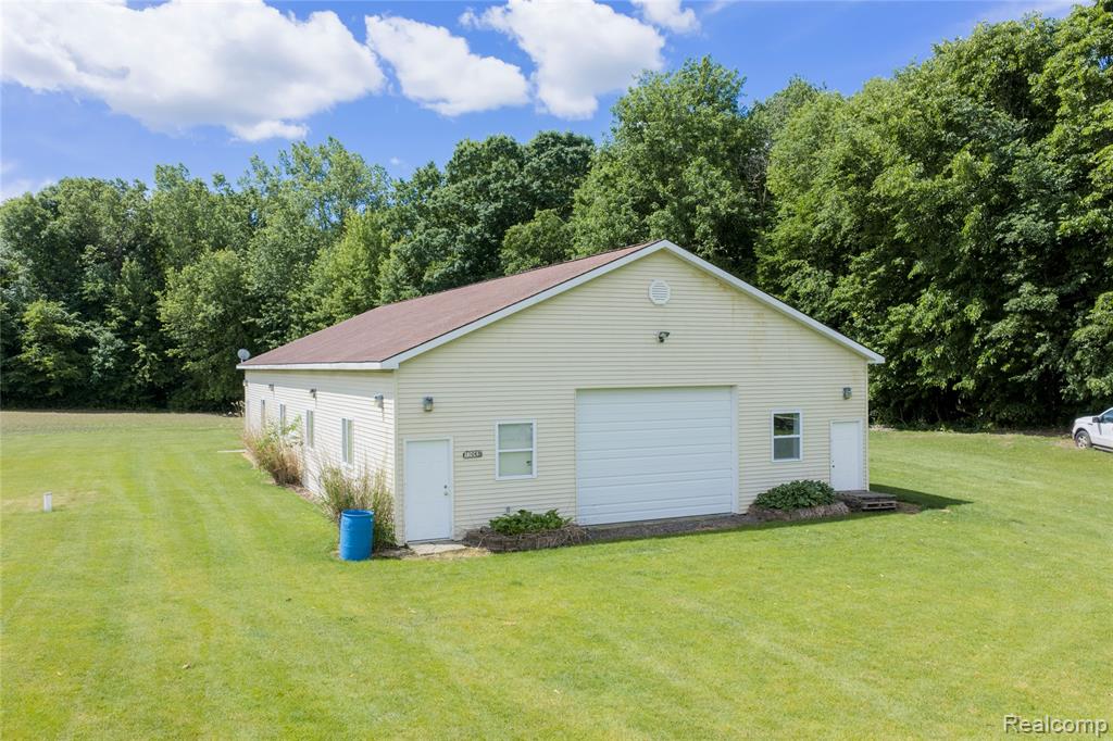 10069 Silver Lake Road Linden, MI 48451 - Photo 6 of 28