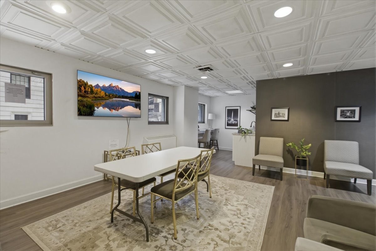 253 East Delaware Place, Unit 12H Chicago, IL 60611 - Photo 14 of 14