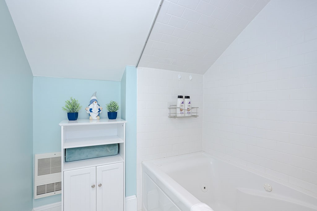 78 State Street Bristol, RI 02809 - Photo 19 of 43 Unit A