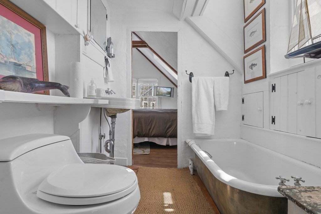 86 Centre Street Nantucket, MA 02554 - Photo 12 of 15