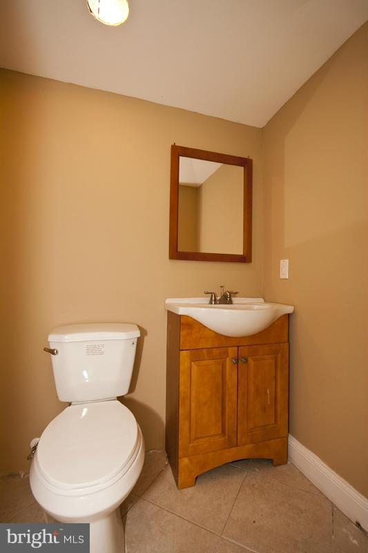 811 Wicklow Road Baltimore, MD 21229 - Photo 17 of 30 a bathroom with a toilet sink and mirror