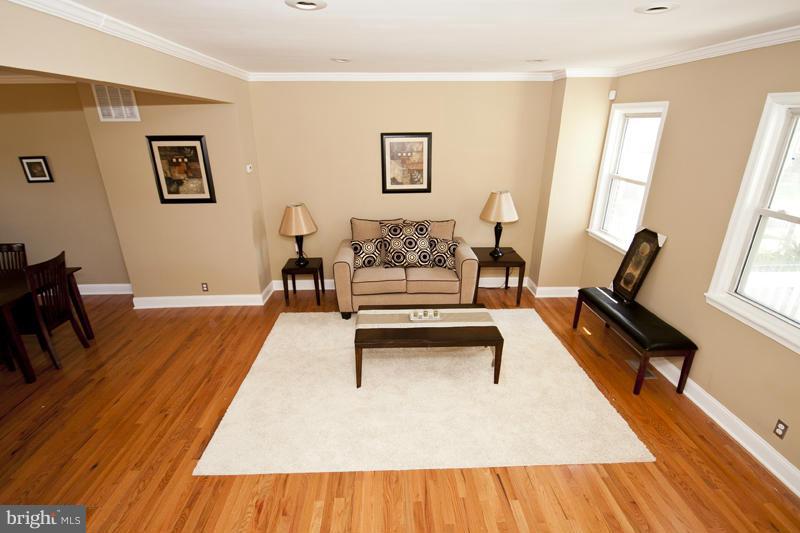 811 Wicklow Road Baltimore, MD 21229 - Photo 29 of 30 a living room with furniture and a rug