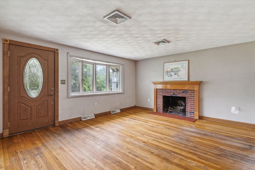 30 Riverneck Road Chelmsford, MA 01824 - Photo 2 of 36 Gallery Image 2