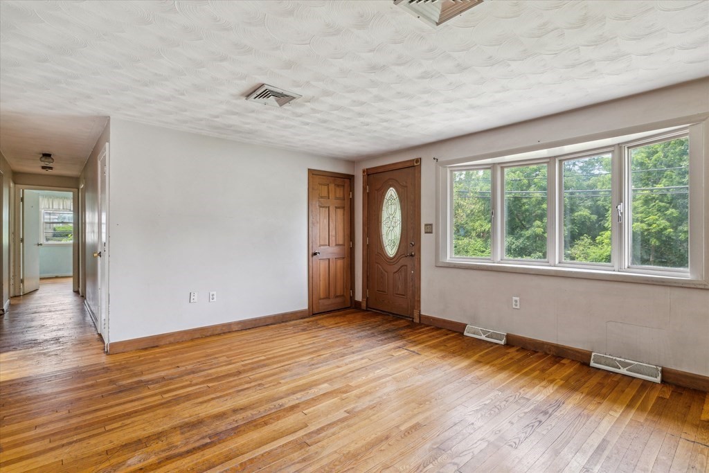 30 Riverneck Road Chelmsford, MA 01824 - Photo 3 of 36 Gallery Image 3