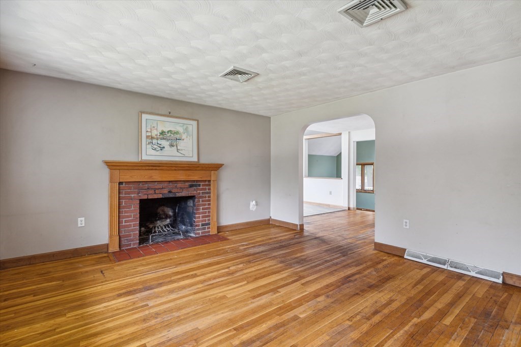 30 Riverneck Road Chelmsford, MA 01824 - Photo 4 of 36 Gallery Image 4