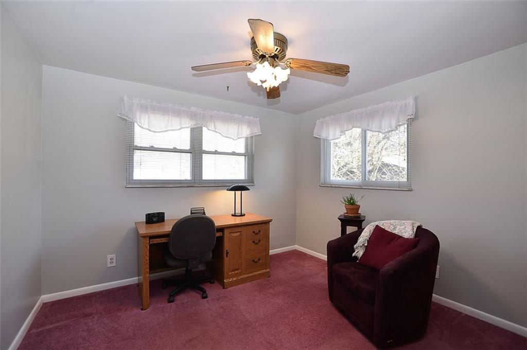 122 Easley Road Pittsburgh, PA 15237 - Photo 13 of 25 2nd Bedroom with ceiling fan.