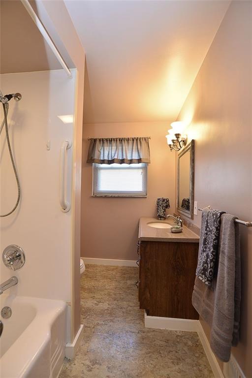 122 Easley Road Pittsburgh, PA 15237 - Photo 14 of 25 Recently updated with Bath Fitter surround.
