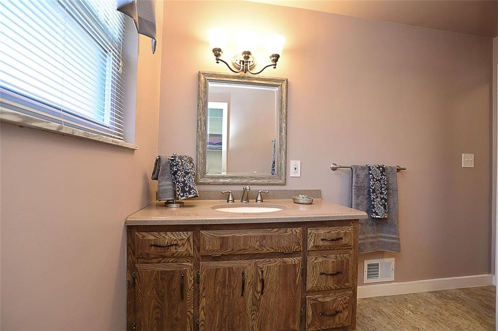 122 Easley Road Pittsburgh, PA 15237 - Photo 15 of 25 Clean as a whistle!