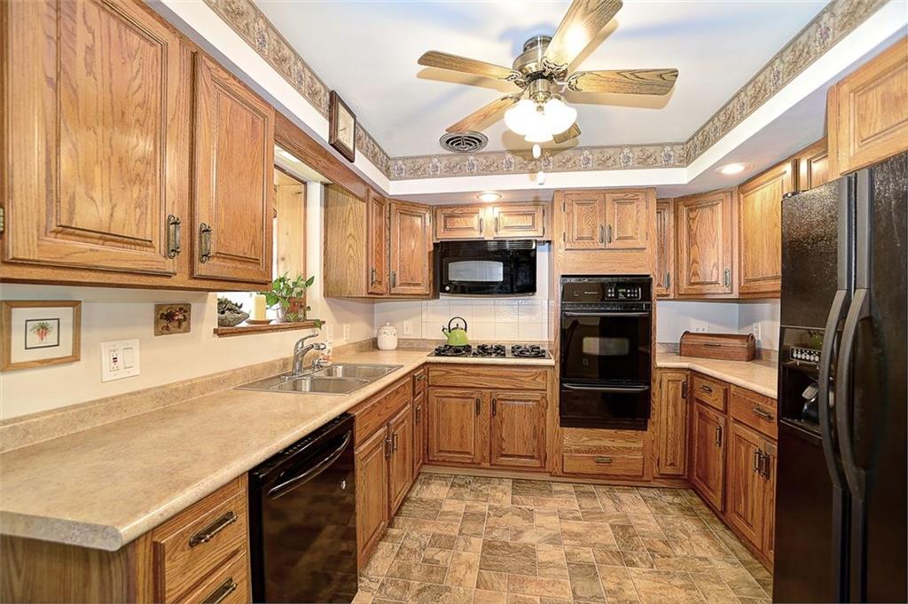 122 Easley Road Pittsburgh, PA 15237 - Photo 8 of 25 Plenty of counter and cabinet space