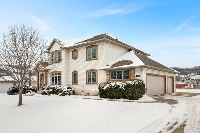 $899,900 | 2111 Clearwater Drive, Onalaska, WI 54650