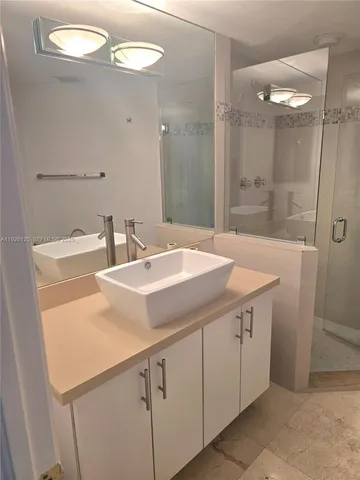 $5,900 | 6301 Collins Avenue, Unit 2508, Miami Beach, FL 33141