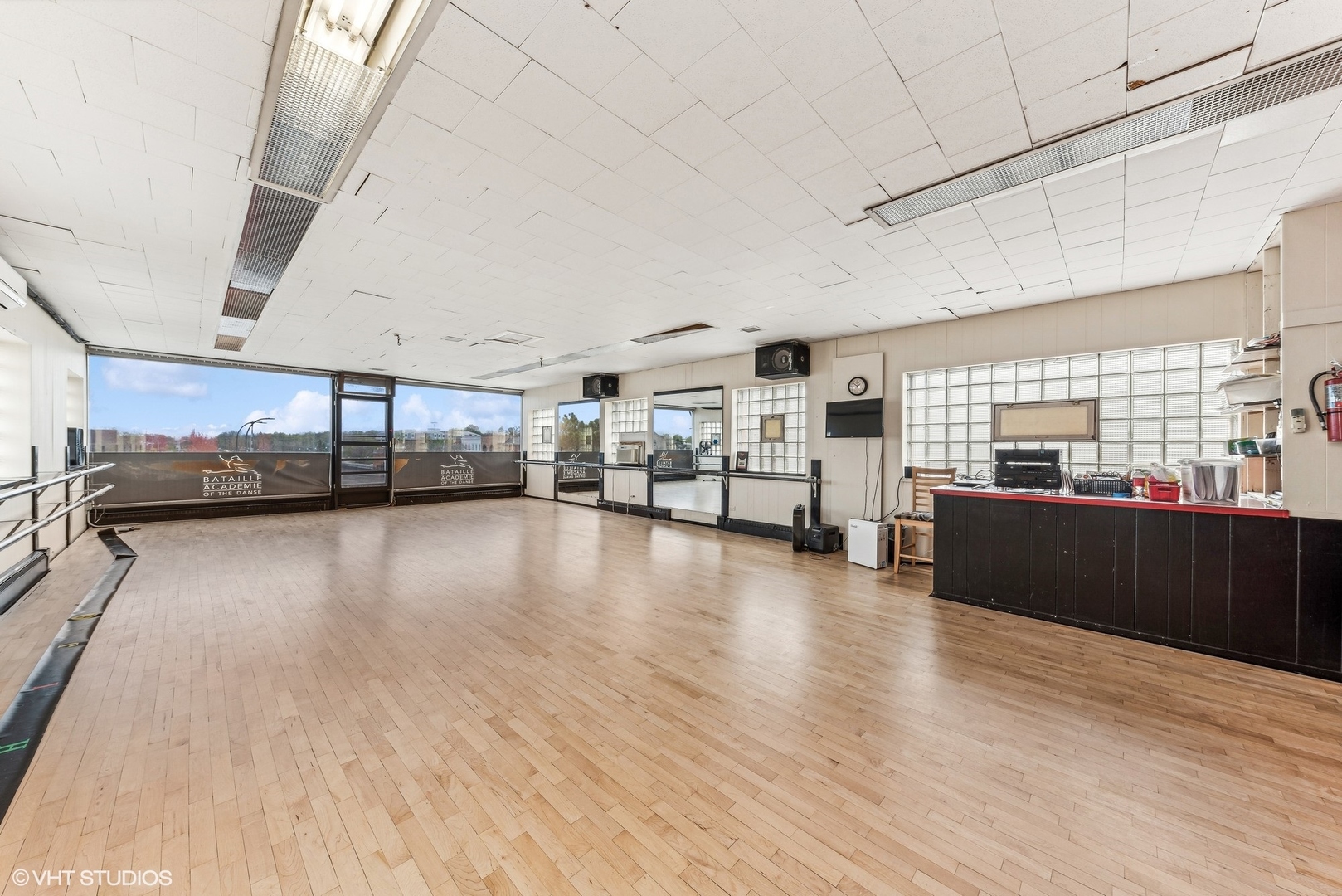 102 North Cook Street Barrington, IL 60010 - Photo 19 of 38 a view of a living room with kitchen