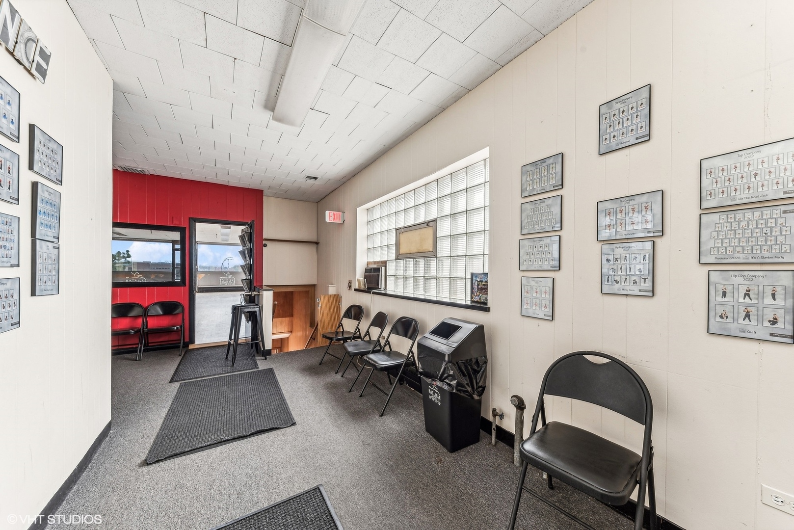 102 North Cook Street Barrington, IL 60010 - Photo 23 of 38 a living room with furniture and a window