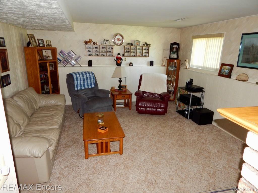 8380 Turner Road Fenton, MI 48430 - Photo 9 of 18 Family Room