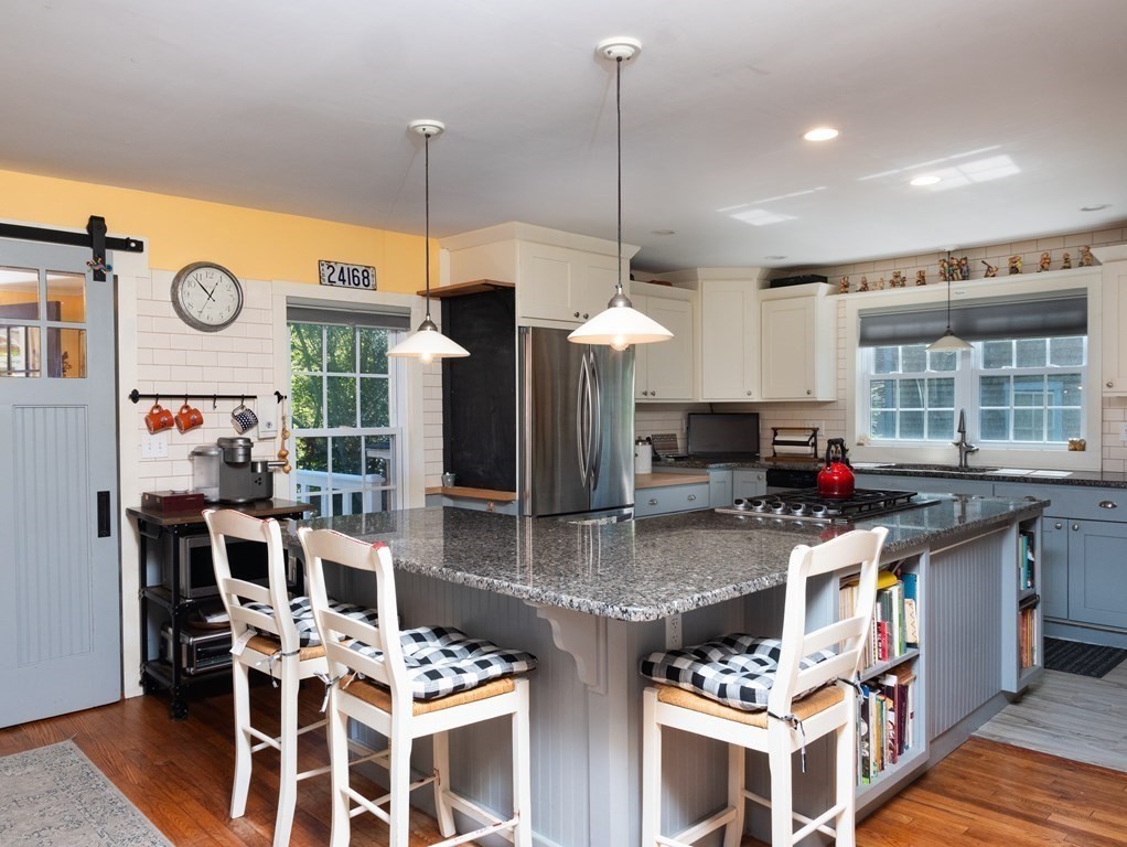 204 Main Road Westport, MA 02790 - Photo 4 of 28 Gallery Image 4