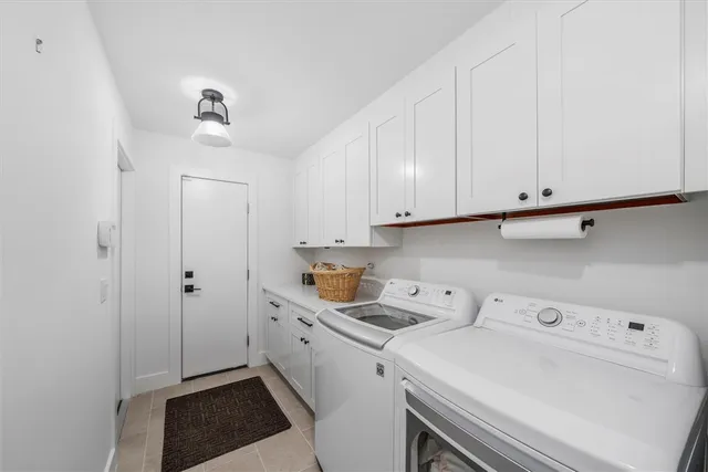 a view of utility room