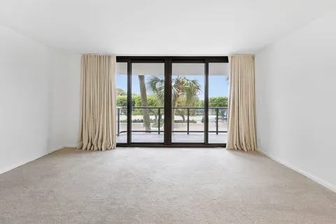 $585,000 | 3440 South Ocean Boulevard, Unit 107S, Palm Beach, FL 33480