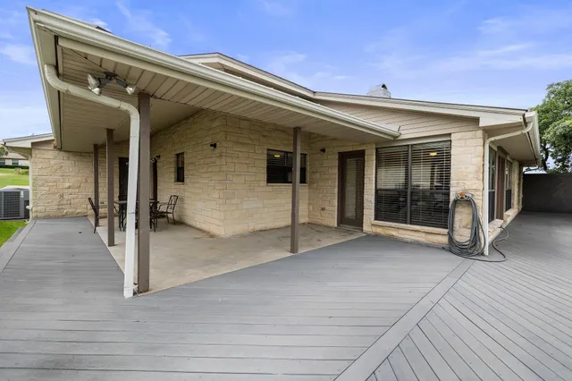 a view of a house with porch